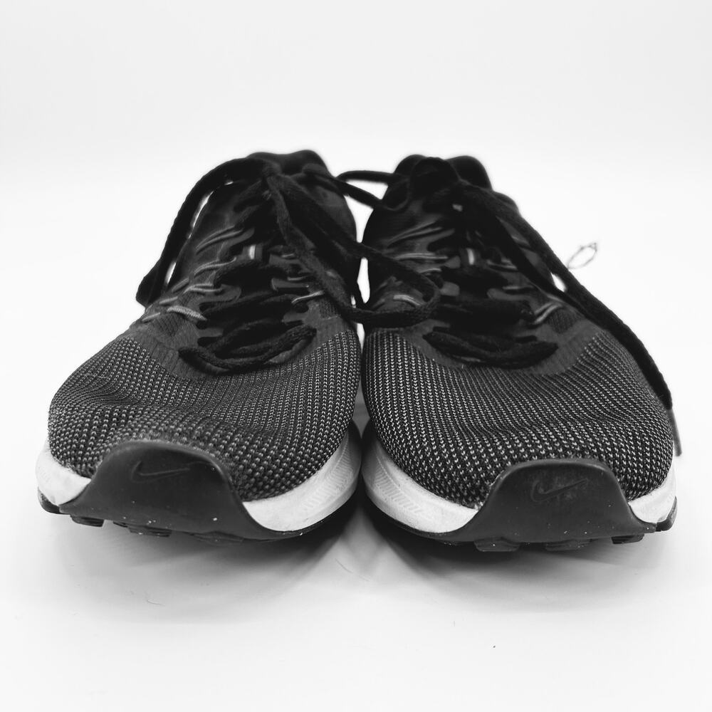 Nike Run Swift Women's Size 8 Black White Running Shoes Athletic Sneakers - Picture 4 of 10